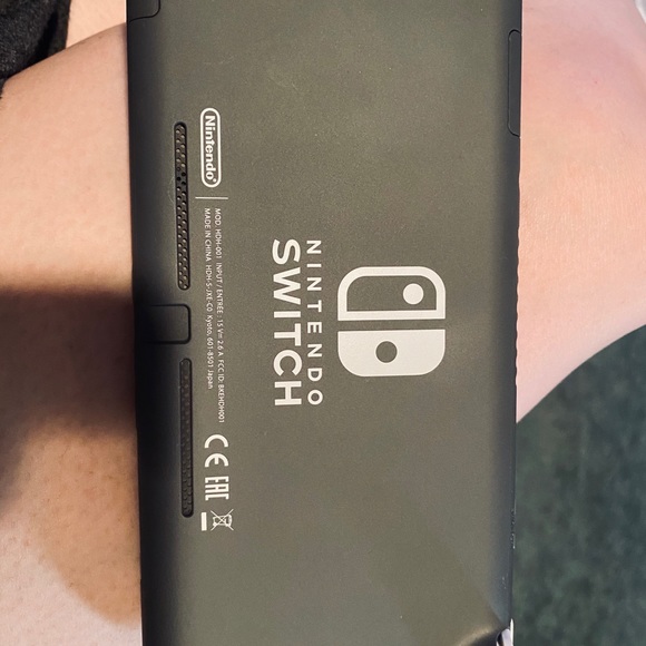 Grey Nintendo Switch Lite - Picture 5 of 16
